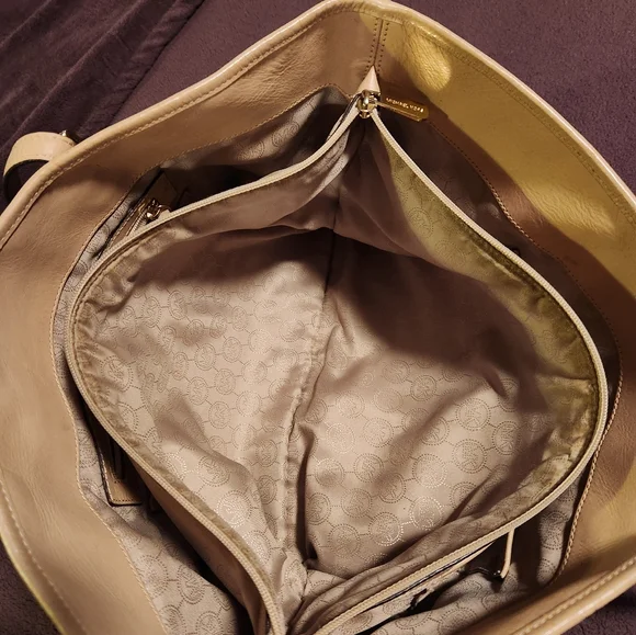 Micheal Kors shoulder bag - Picture 6 of 10